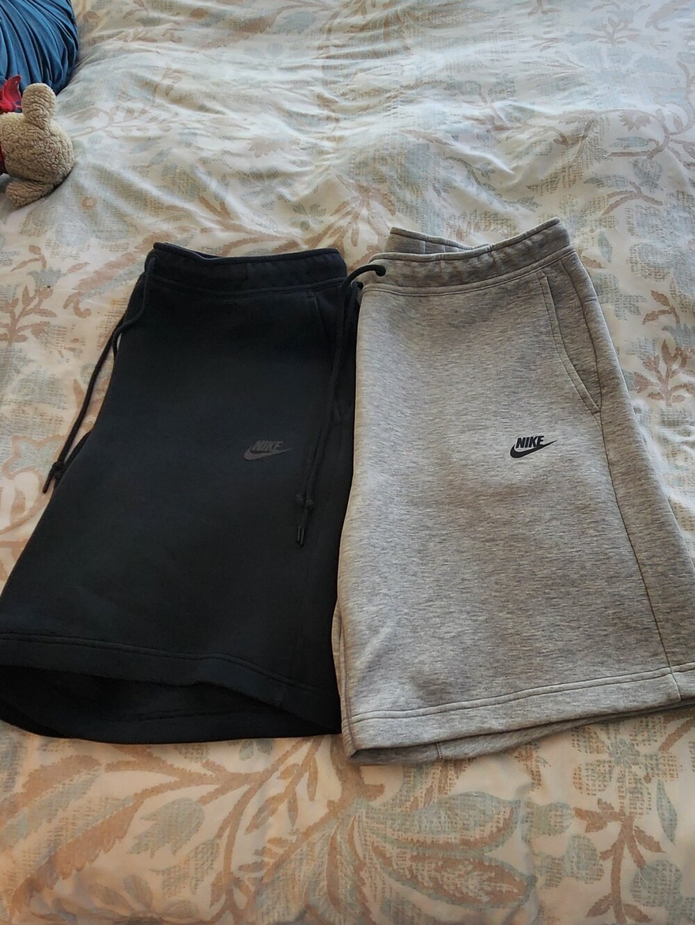 Lot of 2 Nike Mens Tech Fleece Shorts (XL) 🇨🇦